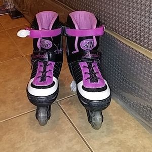 I am selling a Aerrowheals roller skates.